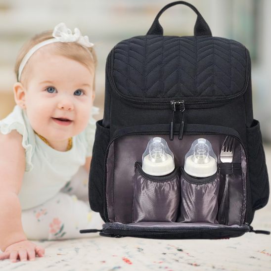 sac-à-langer-à-dos-queen-bag-fille-heureuse