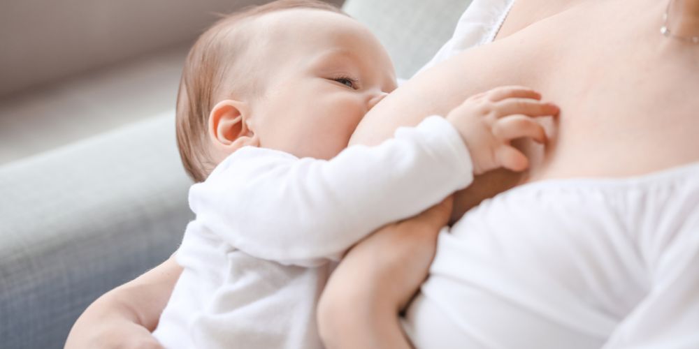 position-allaitement-comment-bien-installer-bebe