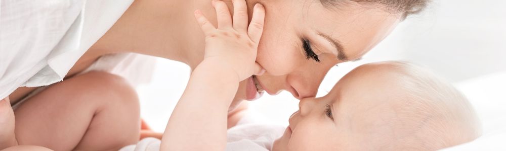 enfant-mignon-bebe-maman